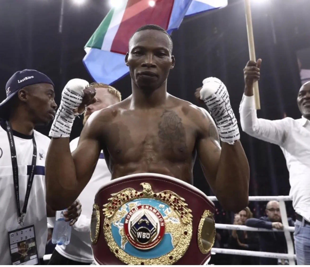 Il campione mondiale di boxe ucciso a colpi d’arma da fuoco davanti casa