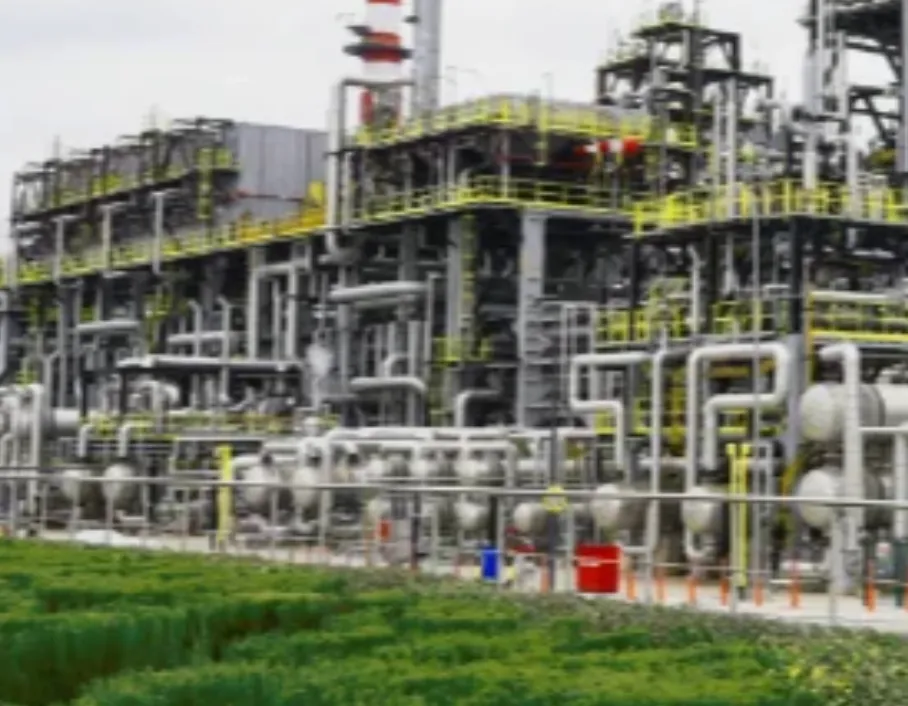 Petrolio in rialzo, torna la paura per lo Stretto di Hormuz