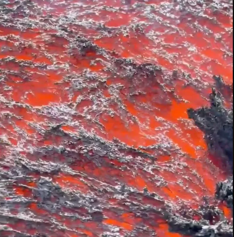 ETNA, NUOVA NUBE DI CENERE: SOSPESI GLI ARRIVI A CATANIA