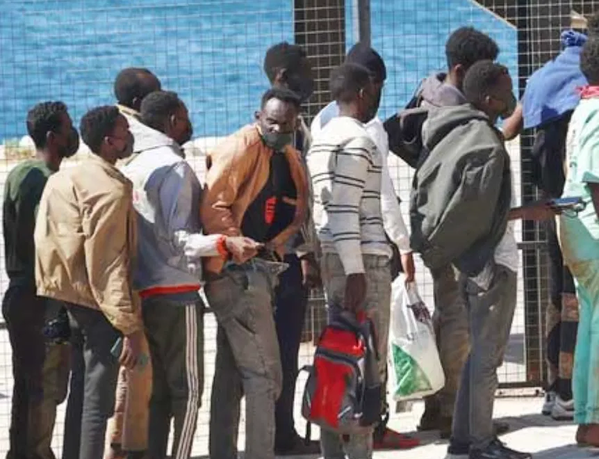 GRECIA: ARRESTATO 13ENNE, AVREBBE PILOTATO BARCA CON 34 MIGRANTI DALLA LIBIA