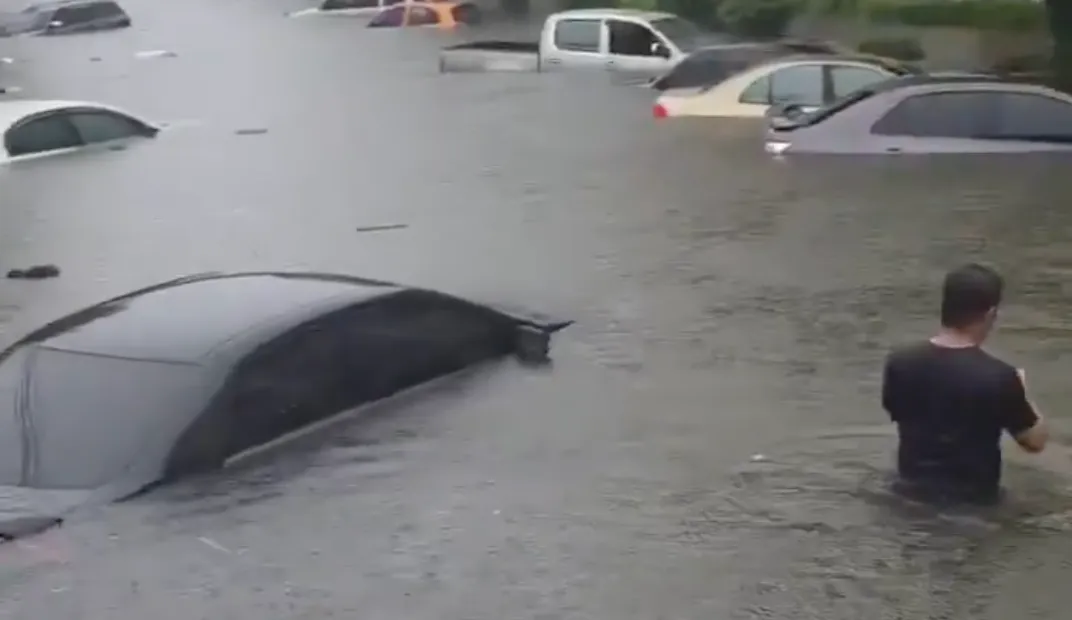 BANGKOK, STATO DI DISASTRO IN TUTTI I 50 DISTRETTI PER LE GRAVI INONDAZIONI