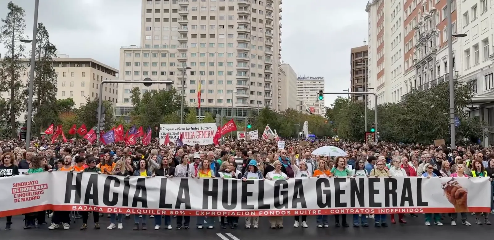 MADRID, PLAZA DE ESPAÑA GREMITA: MIGLIAIA IN PIAZZA CONTRO LA CRISI ABITATIVA